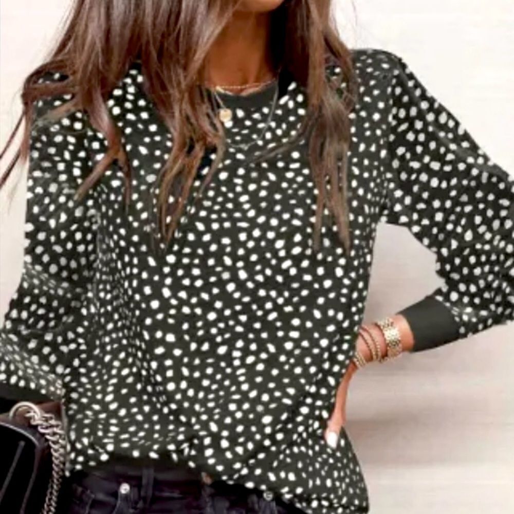 🔴2 for 40🔴 Boutique long sleeve crew neck black & white leopard print S. top